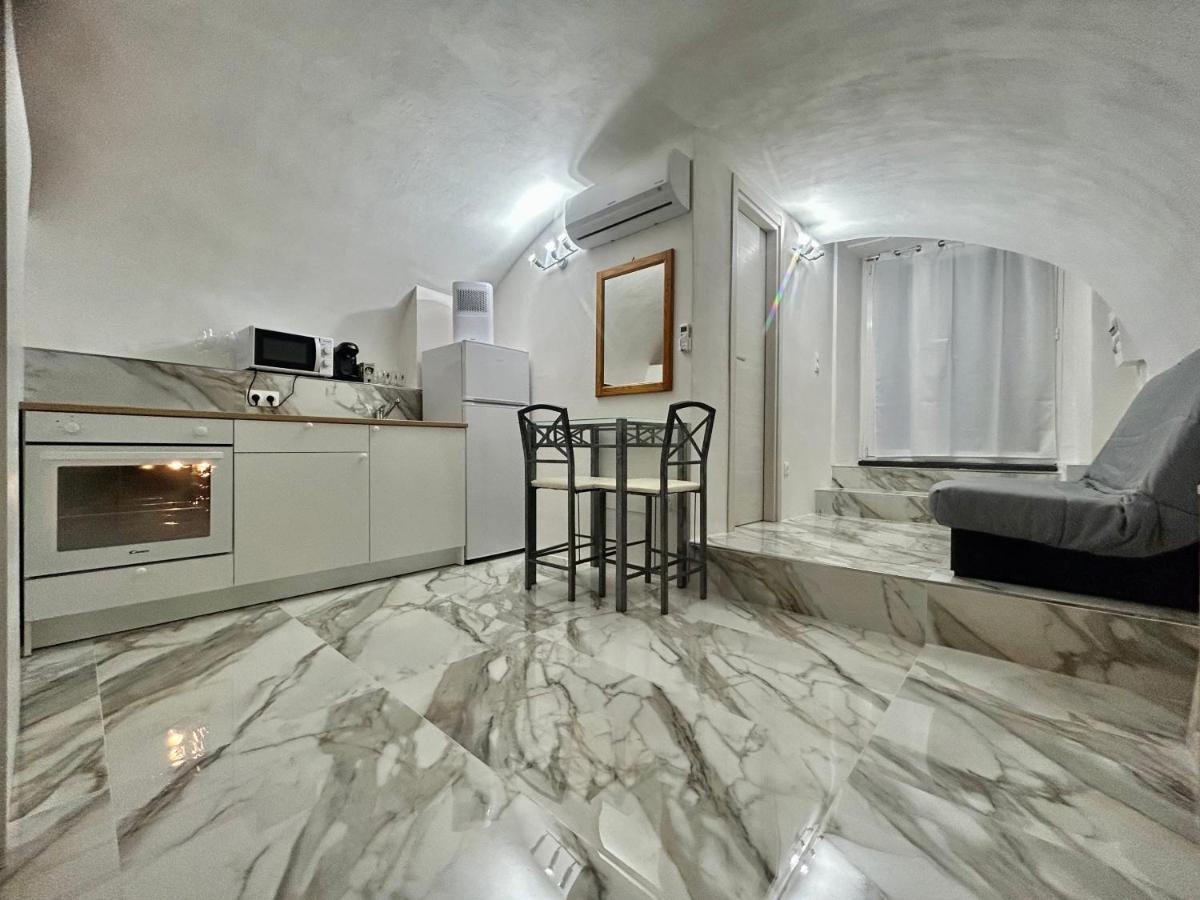 Cave House Apartment Ментона Екстериор снимка