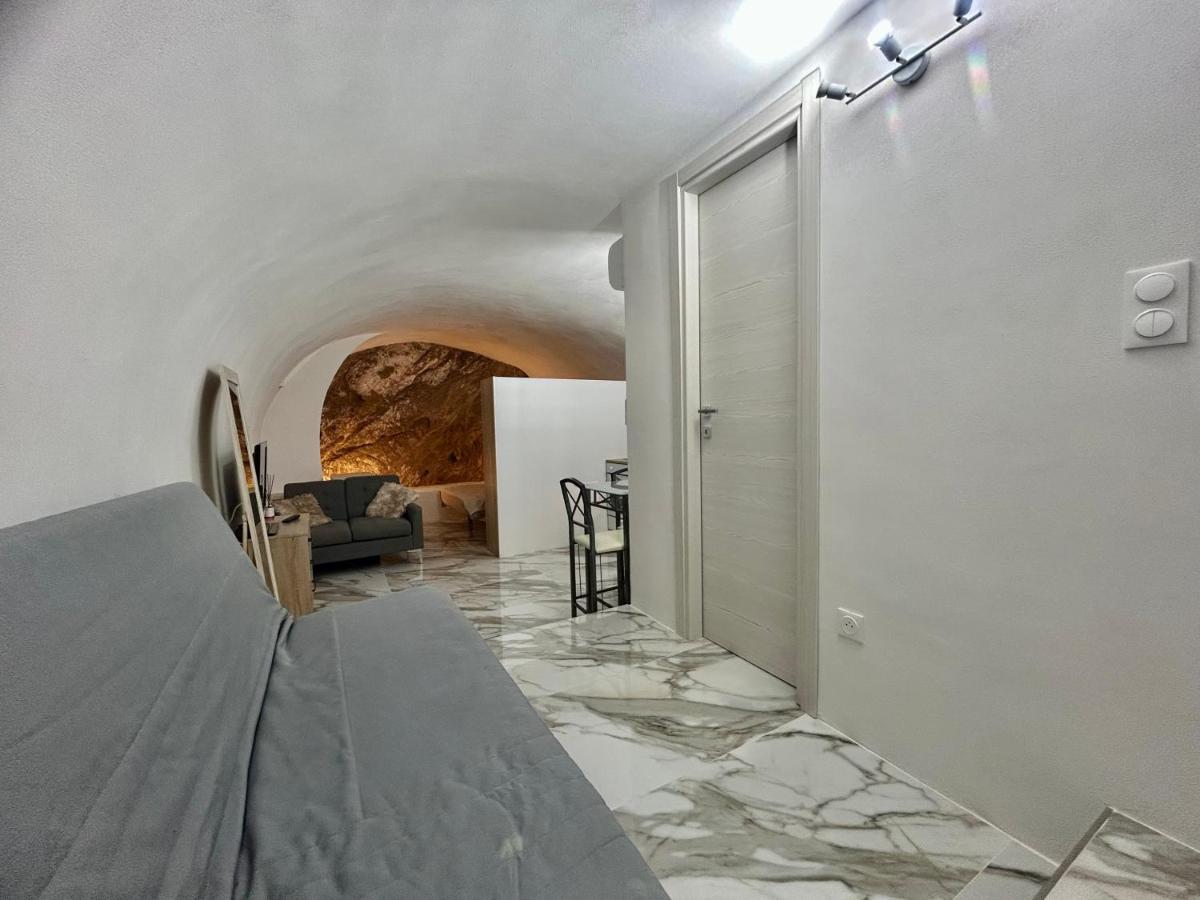 Cave House Apartment Ментона Екстериор снимка
