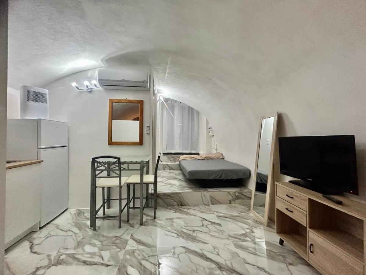 Cave House Apartment Ментона Екстериор снимка
