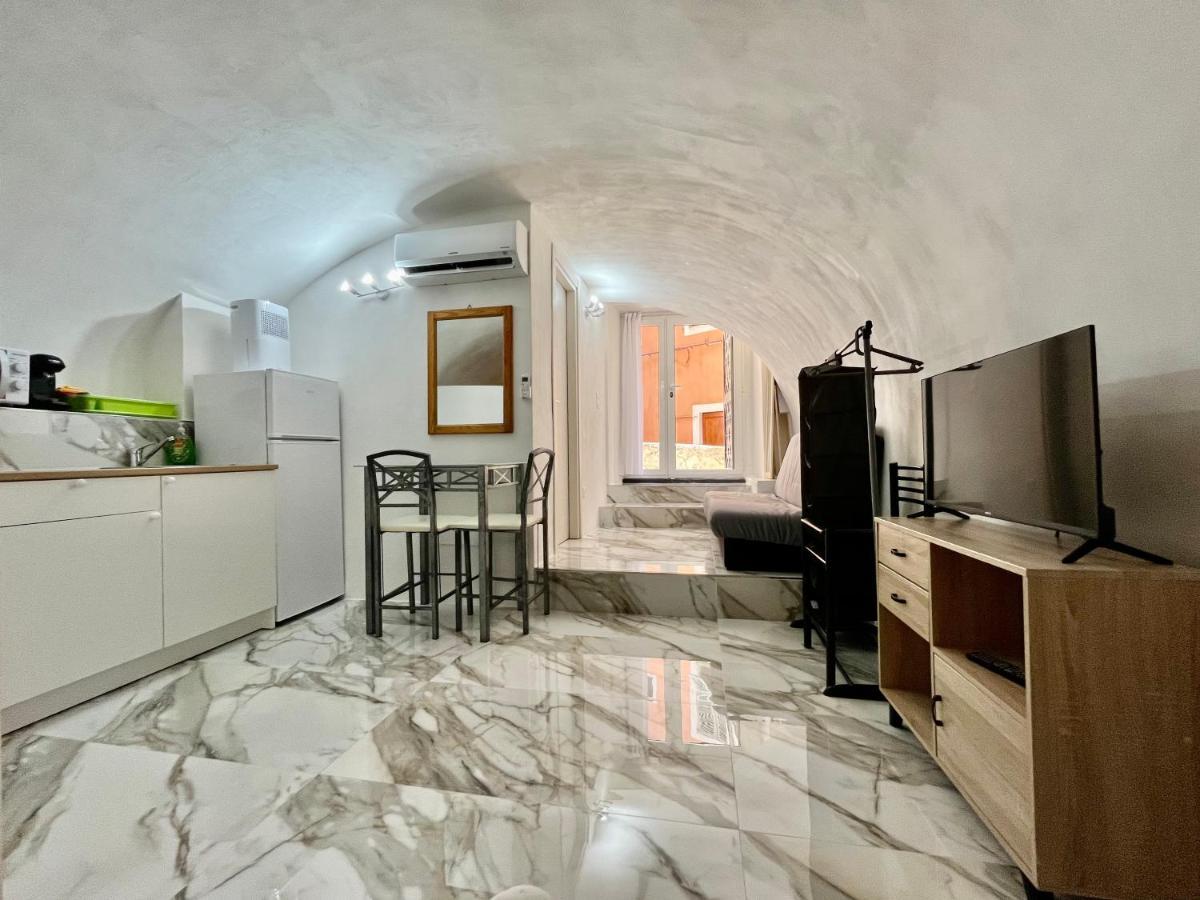 Cave House Apartment Ментона Екстериор снимка